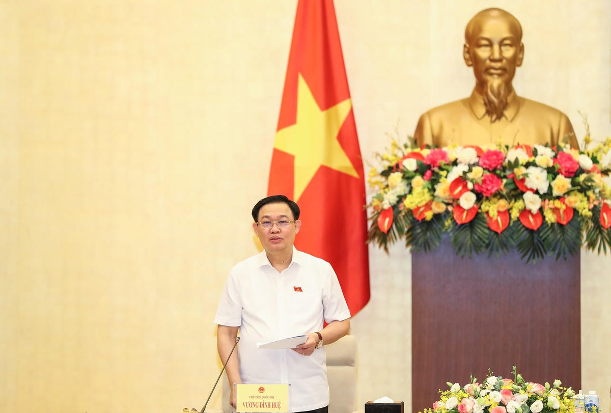 Chủ tịch Quốc hội Vương Đình Huệ phát biểu tại Hội nghị.