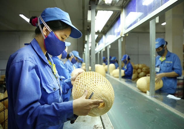 Doanh nghiệp khó khăn duy trì sản xuất.