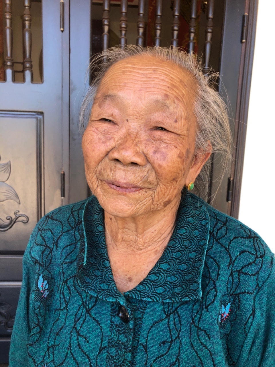 Mẹ Việt Nam Anh hùng Võ Thị Hường, 86 tuổi – nguyên là điệp báo viên an ninh hoạt động nội thành của Ban An ninh Đắk Lắk (tiền thân của Ty công an Đắk Lắk sau này)