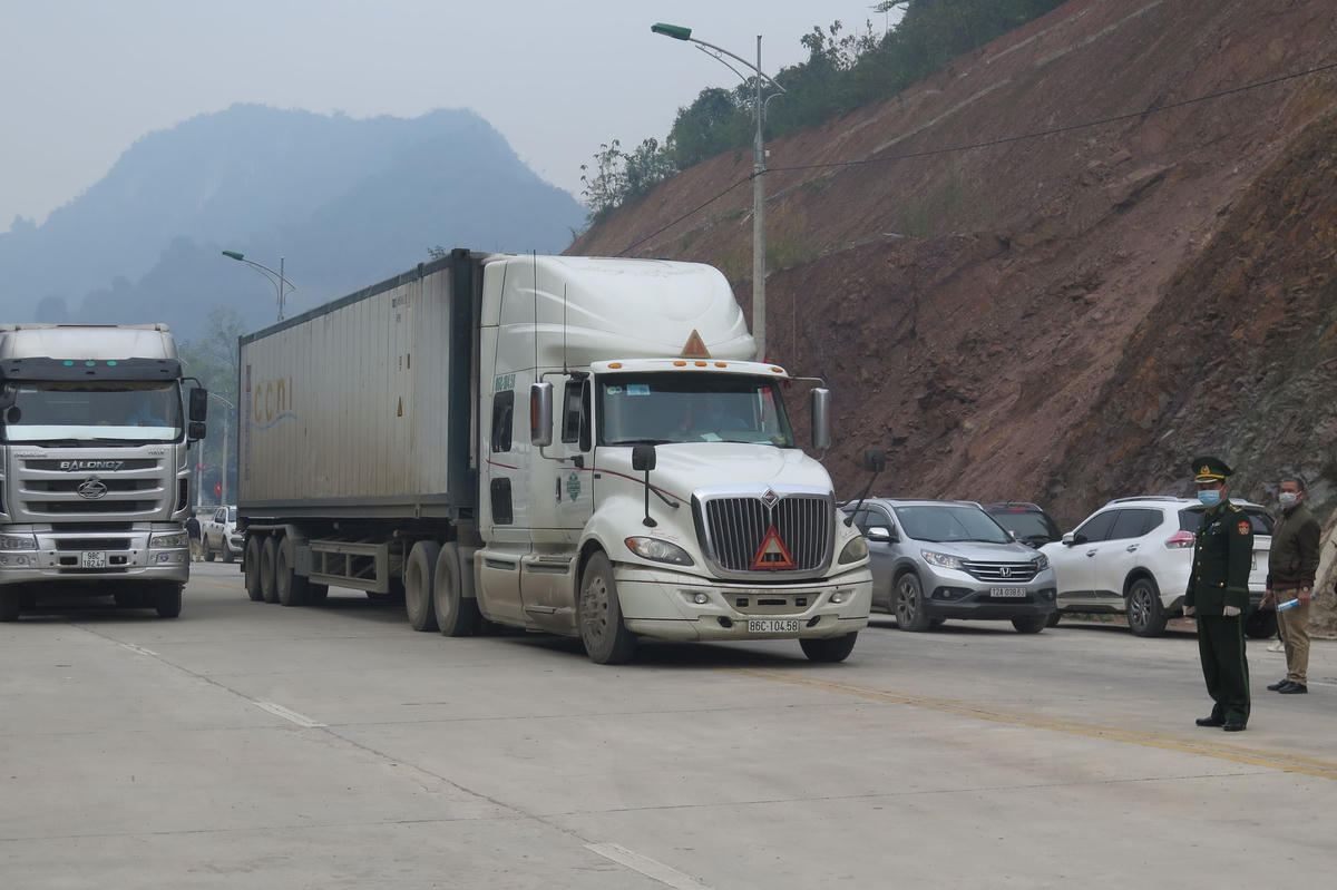 Đẩy mạnh xuất khẩu chính ngạch để hạn chế thiệt hại cho doanh nghiệp. Ảnh: TL.