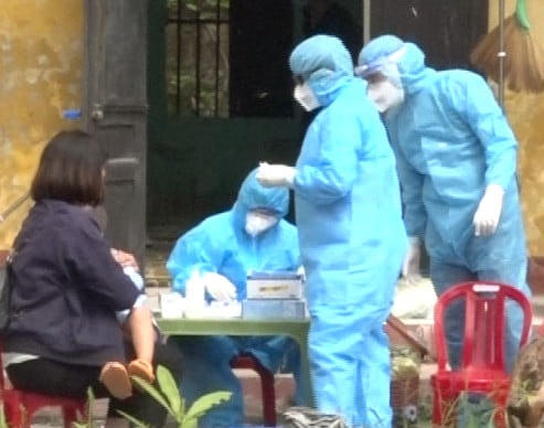 Khai báo, kiểm tra y tế.