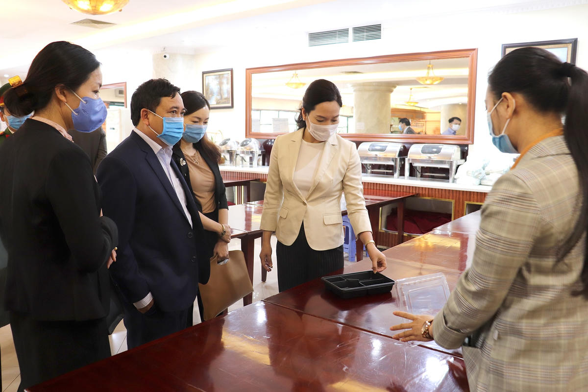 Đoàn công tác kiểm tra công tác phòng chống dịch tại Khách sạn Asean Hạ Long (phường Bãi Cháy).