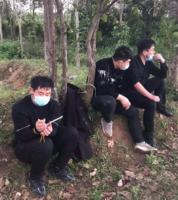 Nhóm người Trung Quốc nhập cảnh trái phép bị lực lượng chức năng tỉnh Quảng Trị bắt giữ và đưa đi cách ly tập trung.