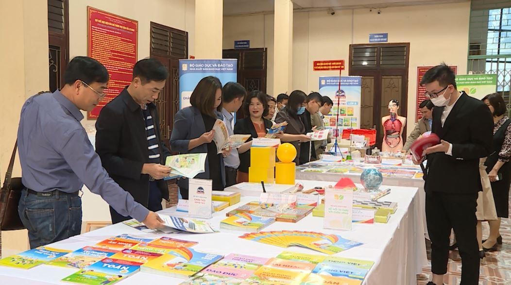 Giới thiệu SGK lớp 2, lớp 6 theo chương trình GDPT 2018 tại Hà Giang.