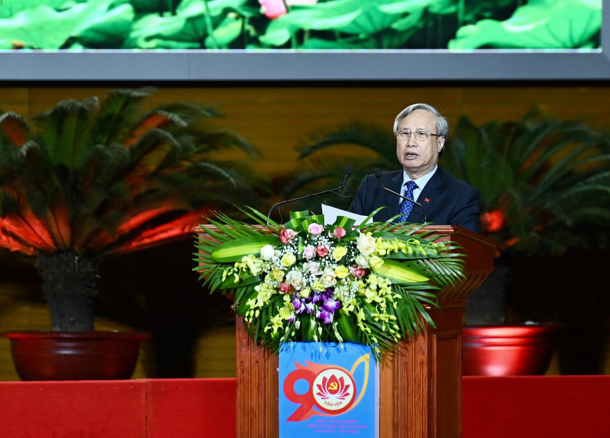Thường trực Ban Bí thư Trần Quốc Vượng phát biểu tại lễ tuyên dương.