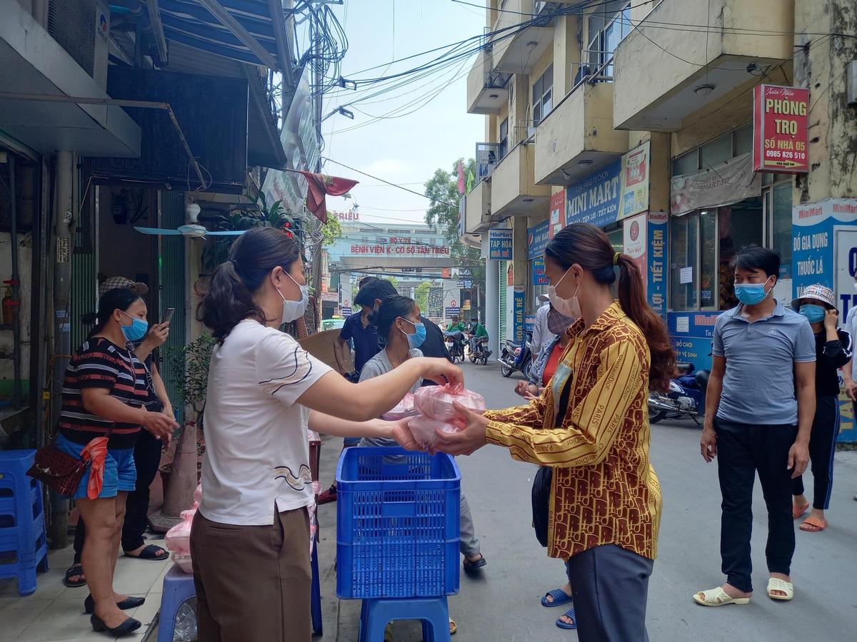 Quán cơm 171 nằmtrong khu phố tổ 15 thuộc phường Kiến Hưng (quận Hà Đông, Hà Nội), đối diện cổng chính của Bệnh viện K.