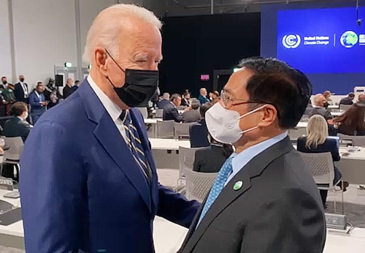 Thủ tướng Phạm Minh Chính gặp Tổng thống Hoa Kỳ Joe Biden tại Hội nghị. Ảnh: TTXVN.