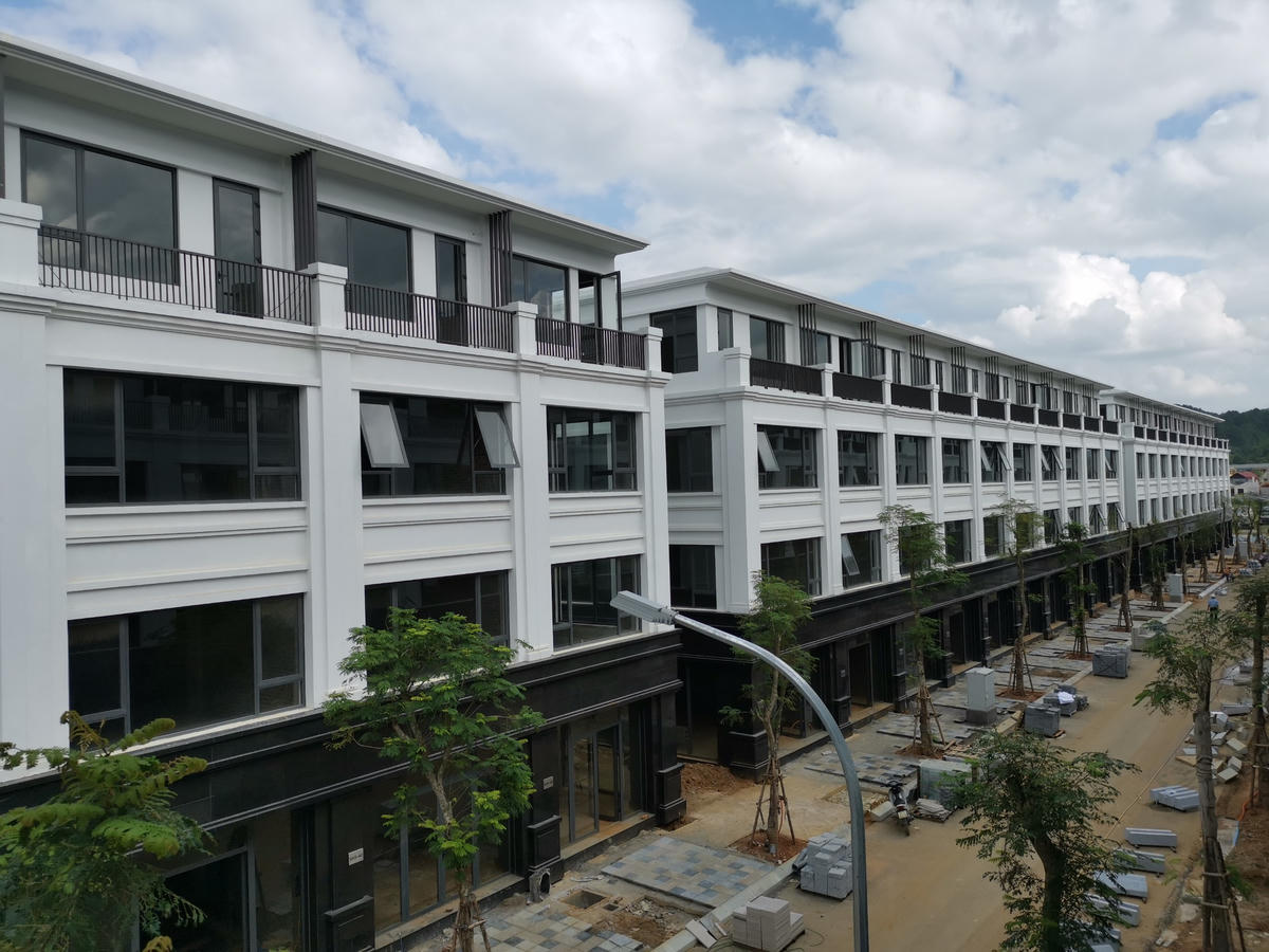 Apec Diamond Park Lạng Sơn đã hoàn thiện 180 căn Shophouse 4 tầng và chính thức bàn giao nhà cho khách hàng.