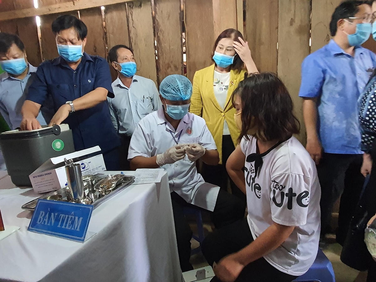 Đoàn công tác kiểm tra công tác phòng chống bạch hầu tại tỉnh Đắk Nông.