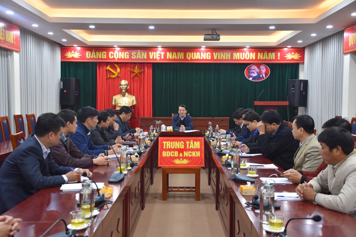 Quang cảnh buổi làm việc.