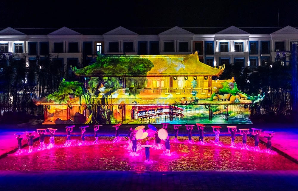 Tinh hoa Việt Nam nhận kỷ lục: Chương trình nghệ thuật thực cảnh sử dụng công nghệ trình diễn 3D hiện đại tái hiện các điển tích lịch sử truyền thống của Việt Nam nhiều nhất.