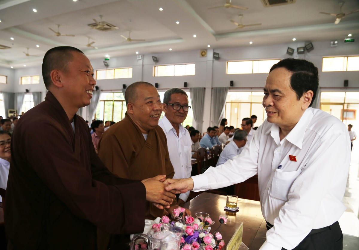 Chủ tịch Trần Thanh Mẫn gặp gỡ cử tri.
