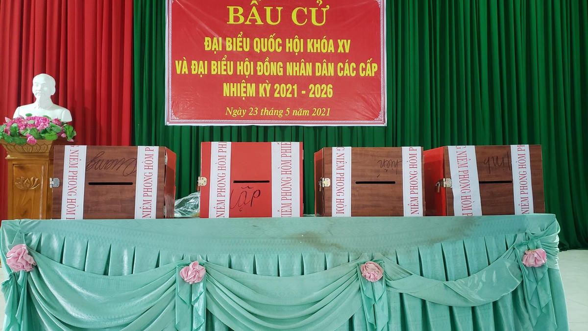 Hòm phiếu đã được chuẩn bị sẵn để đưa đến các nơi cách ly cho người dân bỏ phiếu.
