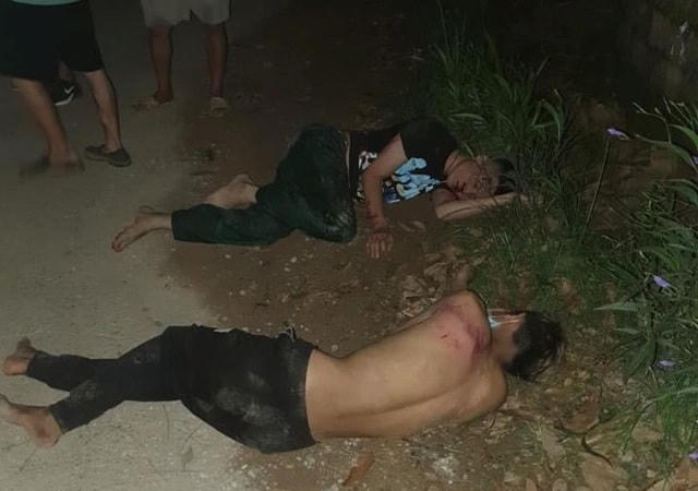 Các đối tượng trộm chó bị người dân truy đuổi, đánh hội đồng.