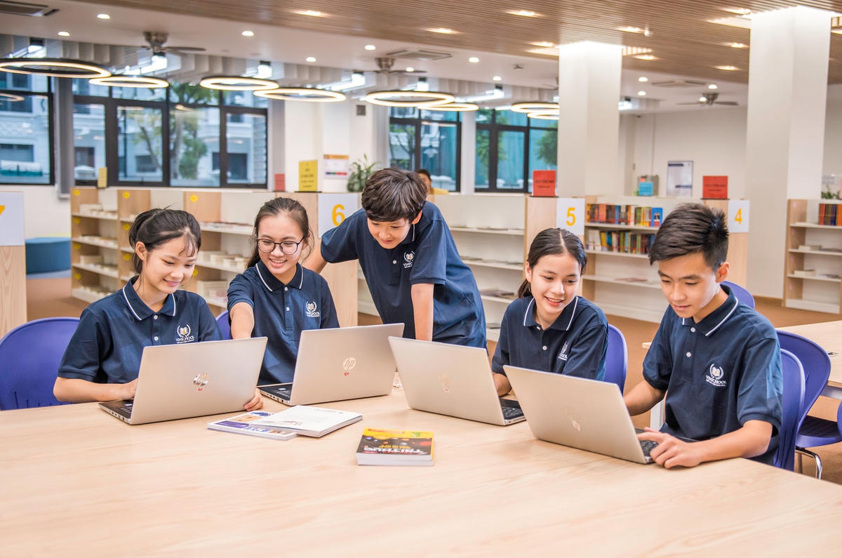 Tiếng Anh luôn là lợi thế của học sinh Vinschool với điểm trung bình là 8,2 điểm.