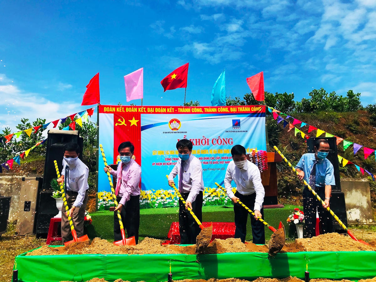 Khởi công xây dựng nhà Đại đoàn kết.