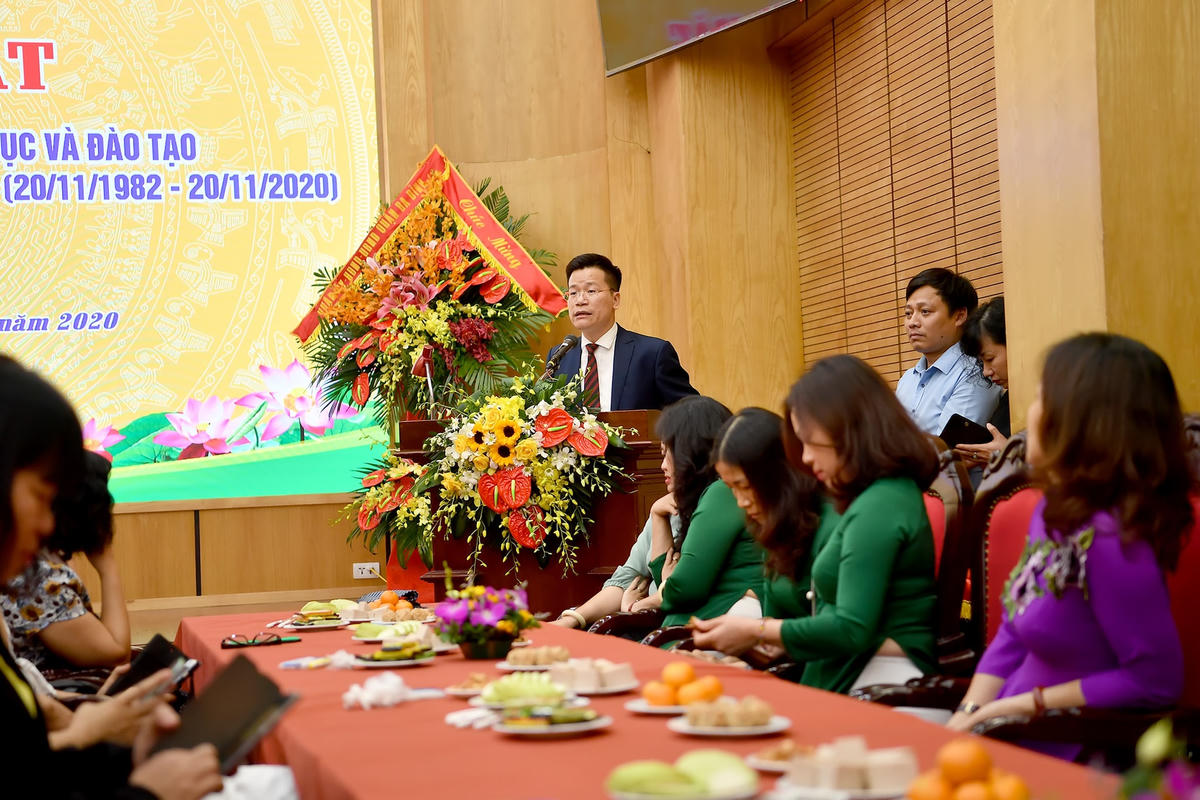 Ông Lê Đức Thuận phát biểu tại buổi gặp mặt.