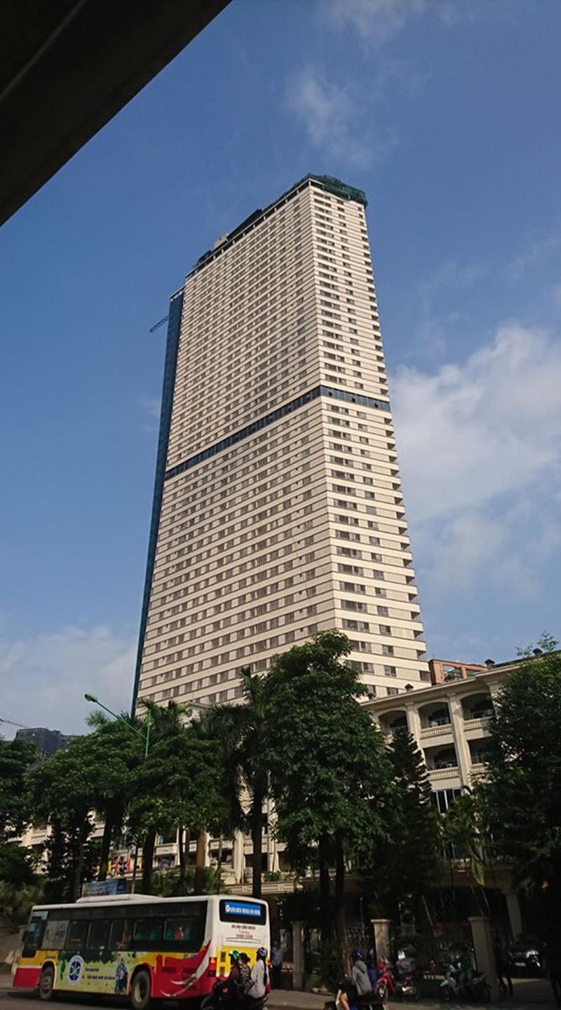 Tòa nhà hỗn hợp Tháp Doanh Nhân tại phường Mộ Lao (Hà Đông) do Công ty CP xuất nhập khẩu Tây Đô (Tập đoàn Anh Quân Strong) làm chủ đầu tư tồn tại nhiều vi phạm PCCC, đưa công trình vào sử dụng khi chưa được nghiệm thu PCCC.