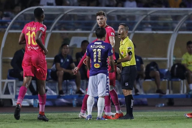 Trận đấu giữa CLB Hà Nội và Sài Gòn FC ở vòng 7 LS V-League 2020 đầy căng thẳng.