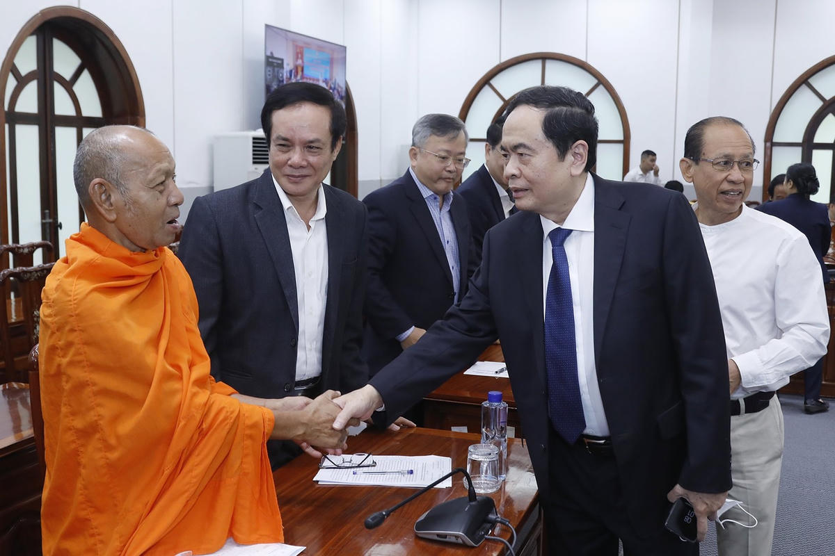 Chủ tịch Trần Thanh Mẫn cùng các đại biểu tham dự Hội nghị.