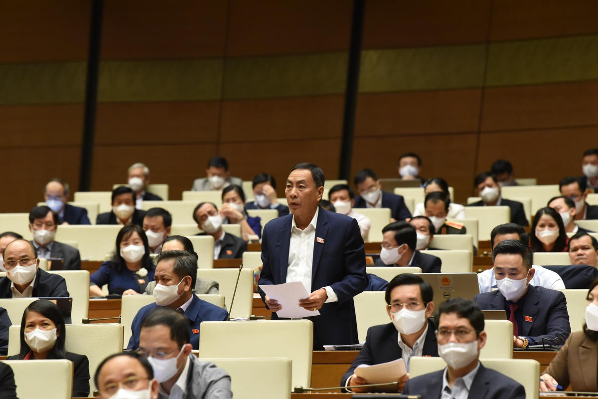 Giá xét nghiệm làm nóng nghị trường