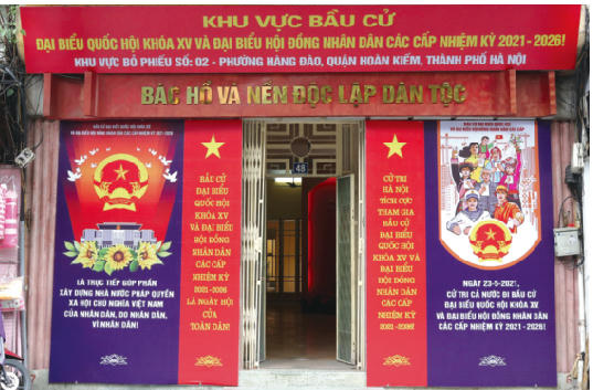 Điểm bỏ phiếu tại Di tích lịch sử 48 Hàng Ngang (Hà Nội), nơi Chủ tịch Hồ Chí Minh viết bản Tuyên ngôn độc lập, khai sinh ra nước Việt Nam Dân chủ Cộng hòa, nay là nước Cộng hòa xã hội chủ nghĩa Việt Nam.