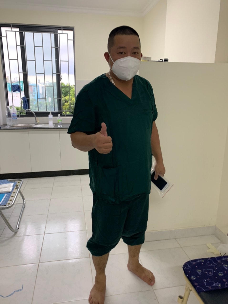 Điều dưỡng Hoan sau khi đi thăm bệnh nhân về.