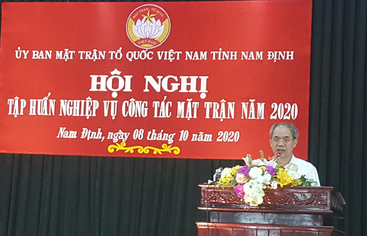 Ông Đoàn Văn Hùng phát biểu khai mạc hội nghị tập huấn.