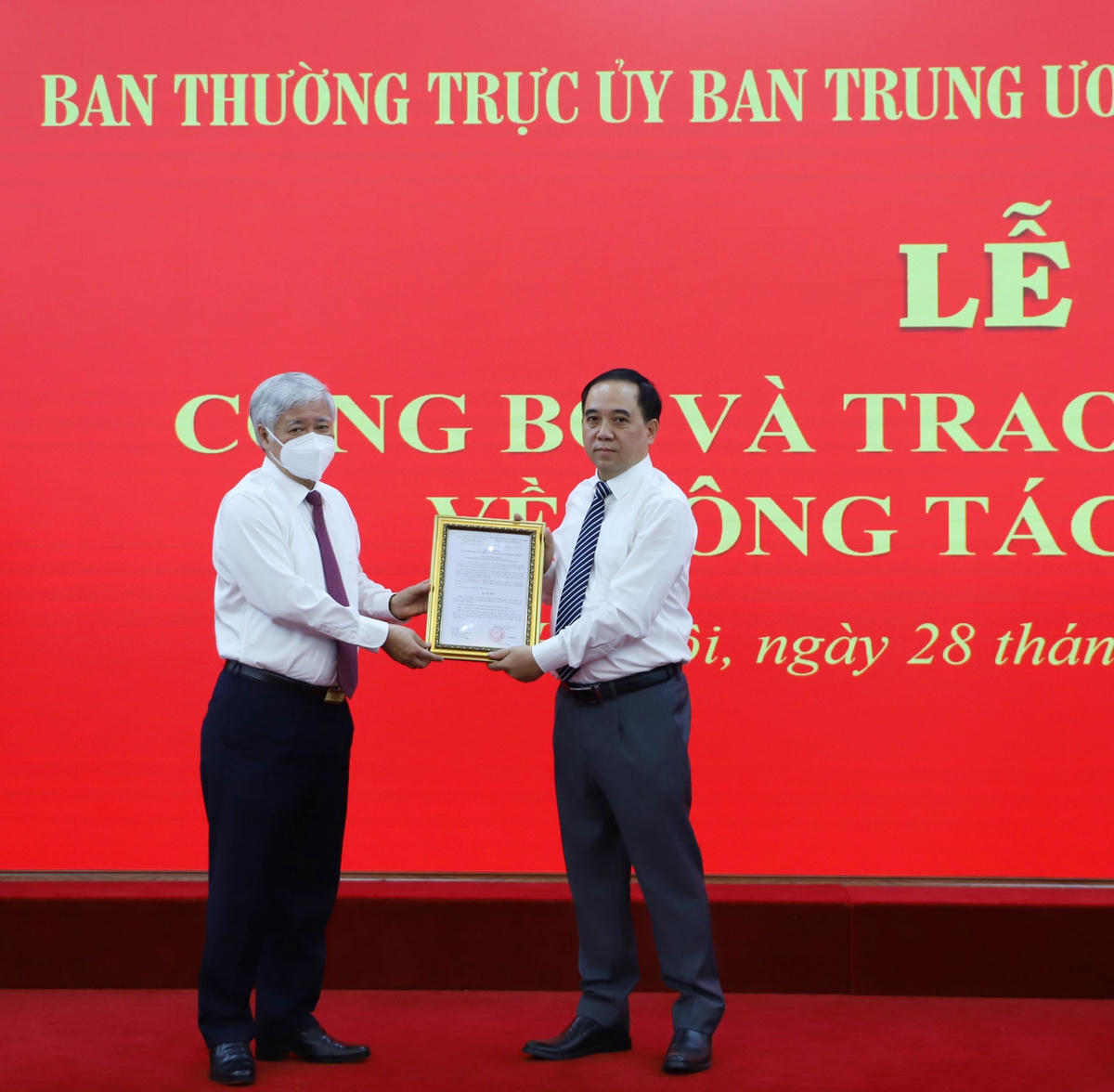 Bí thư Trung ương Đảng, Chủ tịch UBTƯ MTTQ Việt Nam Đỗ Văn Chiến đã trao Quyết định bổ nhiệm ông Vũ Đăng Minh giữ chức vụ Trưởng Ban Dân tộc UBTƯ MTTQ Việt Nam.