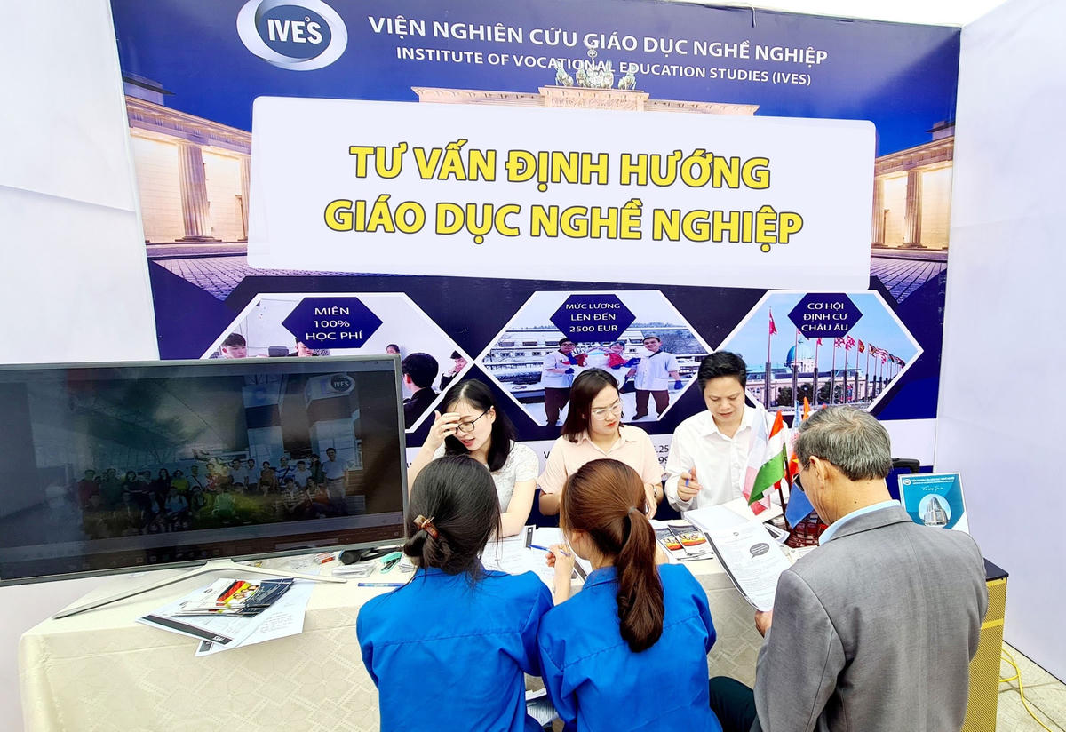 Hiện các trường đang đẩy mạnh công tác tư vấn hướng nghiệp.