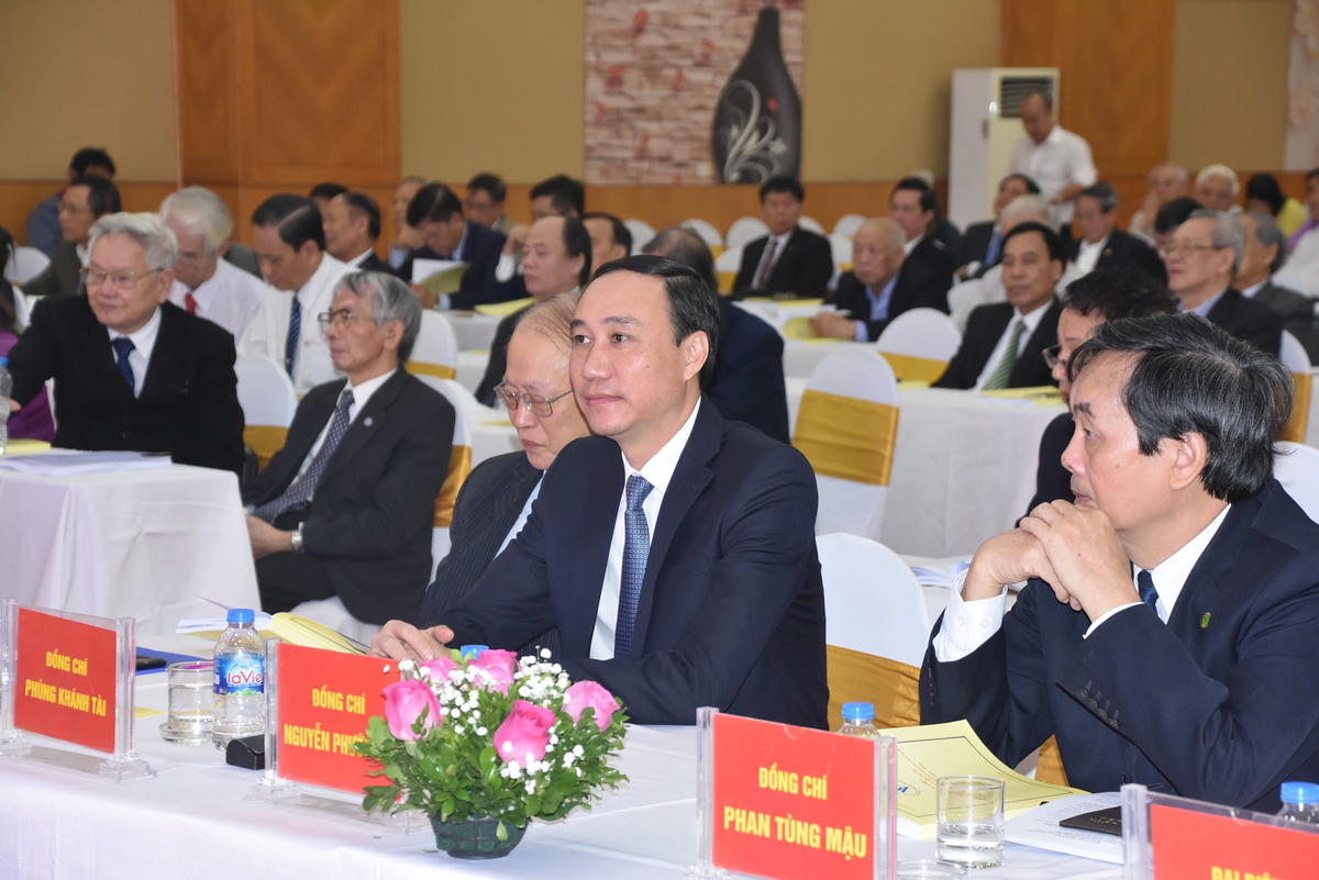 Phó Chủ tịch Phùng Khánh Tài cùng các đại biểu dự Đại hội.