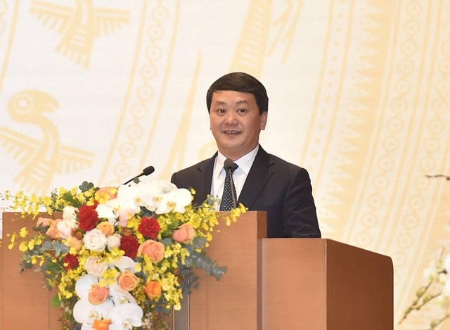 Phó Chủ tịch - Tổng Thư ký Hầu A Lềnh.