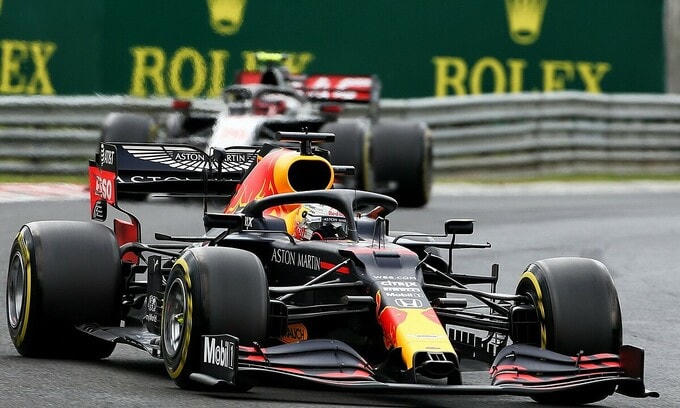 Verstappen vươn lên vị trí thứ ba trong cuộc đua vô địch. Ảnh: XPB.  