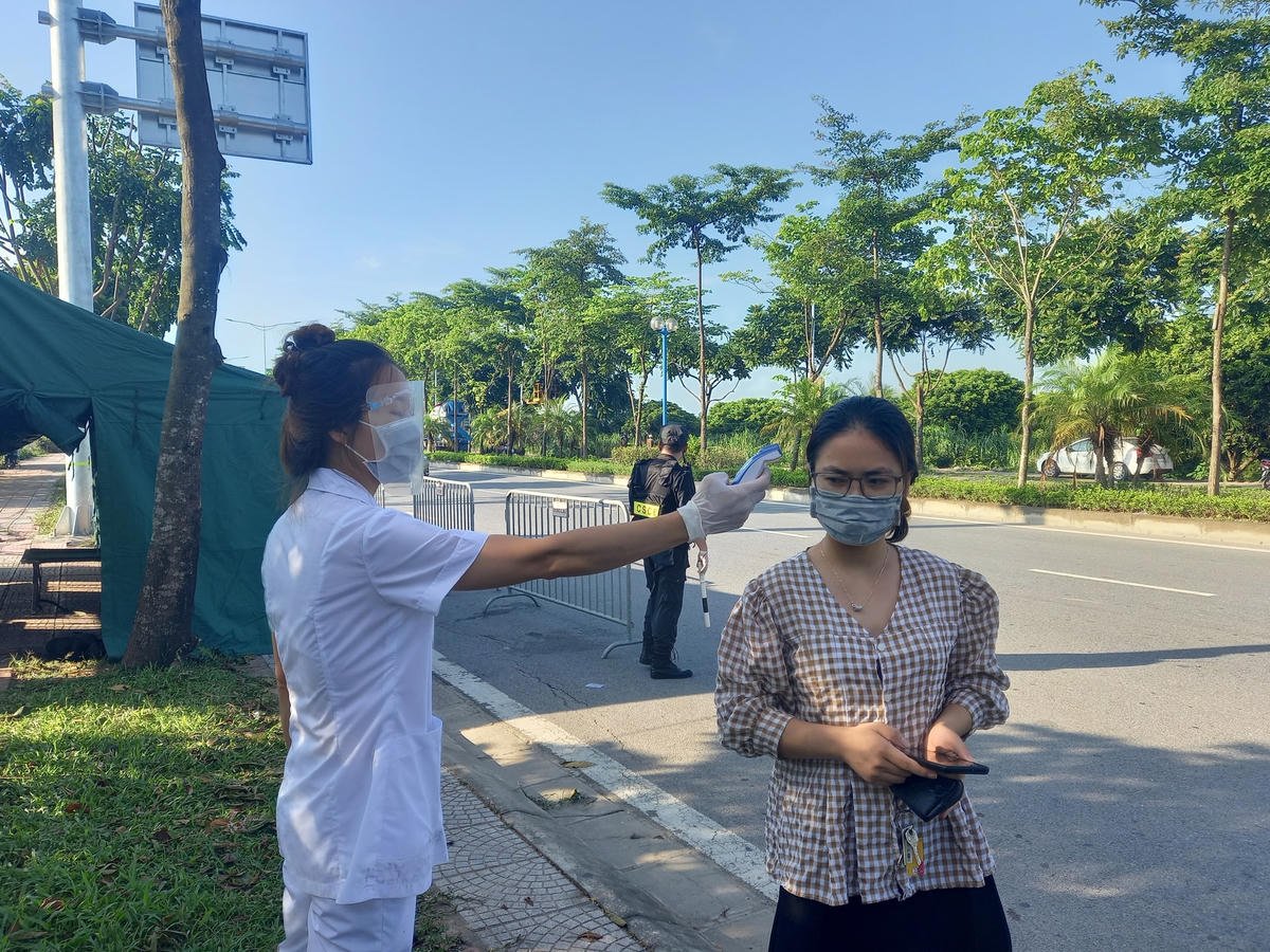 Hà Nội trong ngày đầu triển khai chốt kiểm soát dịch