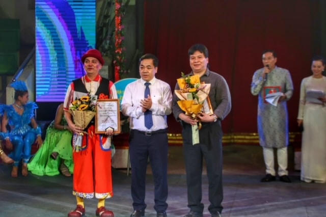 Trao 2 giải thưởng dàn dựng xuất sắc cho NSND Tống Toàn Thắng và HLV xuất sắc cho nghệ sĩ Đặng Thanh Hải.