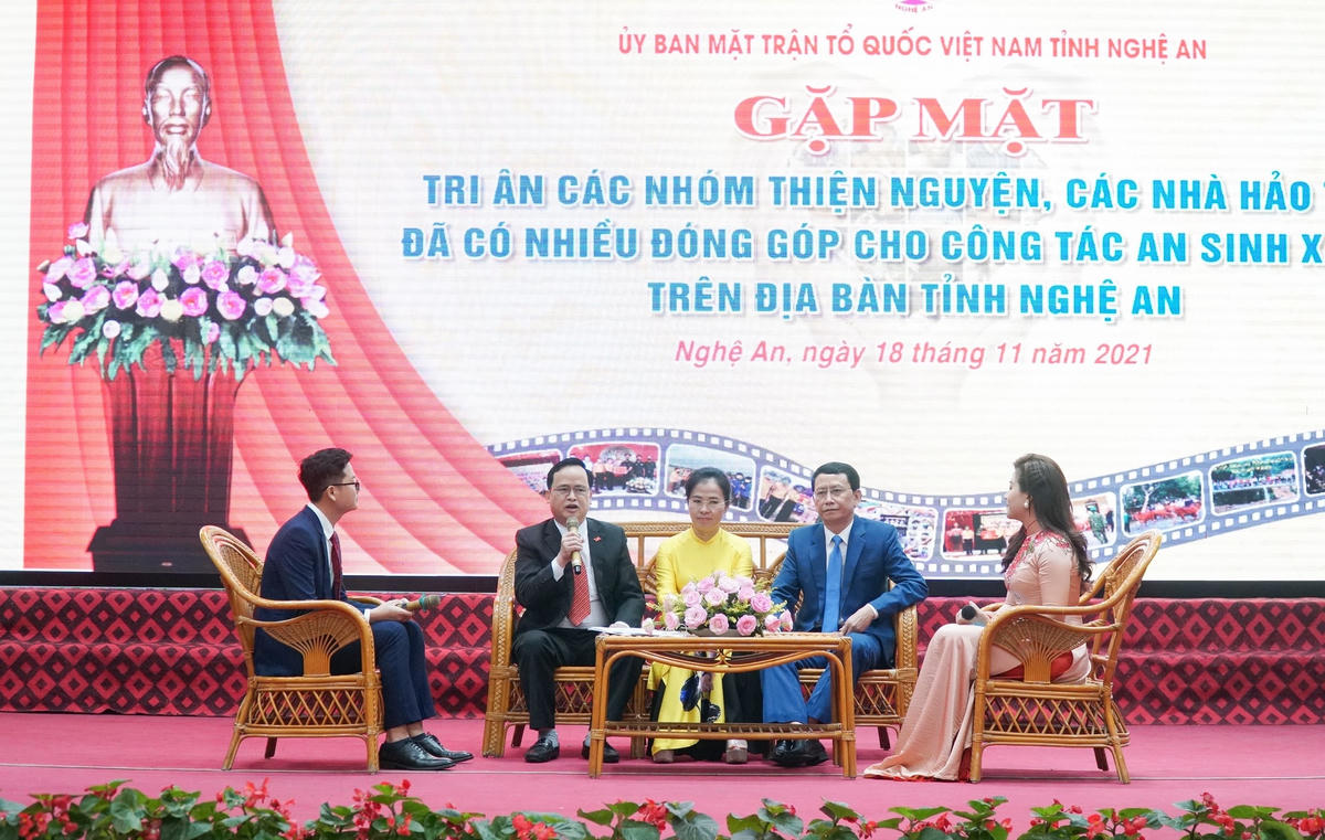 Đại diện Mặt trận và Sở, ban ngành cho rằng, cần có sự phối hợp chặt chẽ giữa các nhóm thiện nguyện với chính quyền nhằm đảm bảo những hỗ trợ đến đúng, đủ cho các hoàn cảnh khó khăn cần giúp đỡ. Ảnh: Điền Bắc.