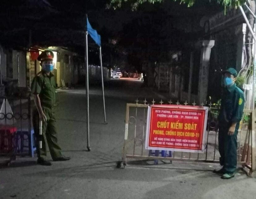 Liên quan đến 2F0 mua bánh rán của bà T.T.M., UBND TP Thanh Hóa đã tiến hành phong tỏa nhiều khu vực tại phường Lam Sơn.