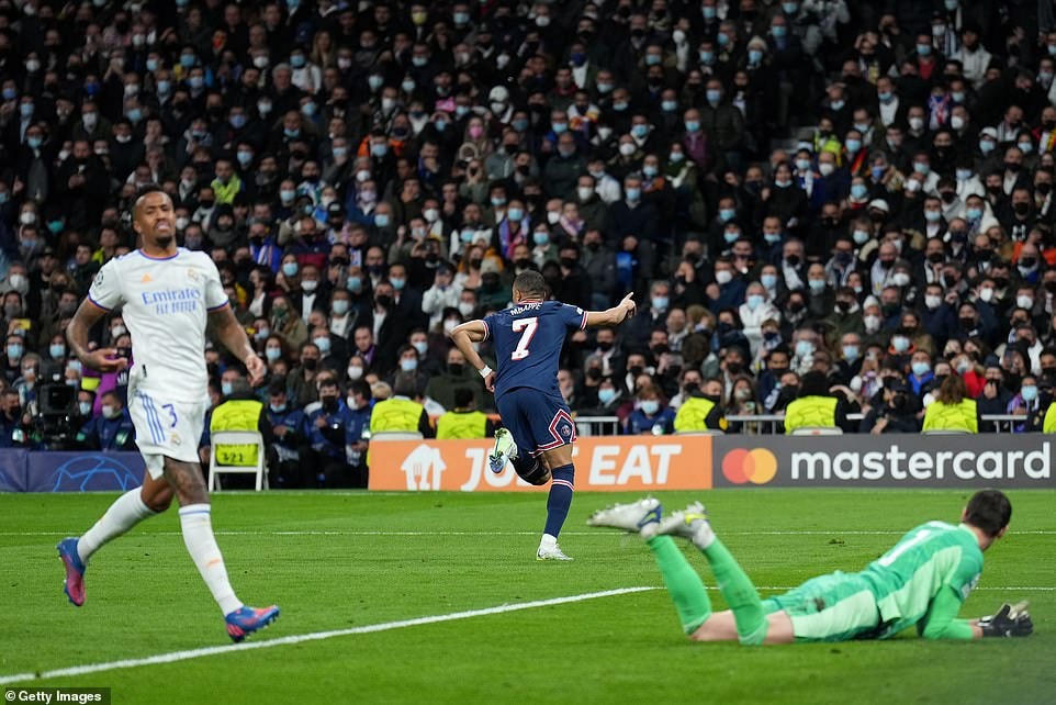 Hai bàn thắng của Mbappe giúp PSG dẫn 2-0 trước khi bước vào hiệp 2 trận lượt về.