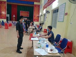 Nhóm 7 người được mời về trụ sở để viết lời khai.