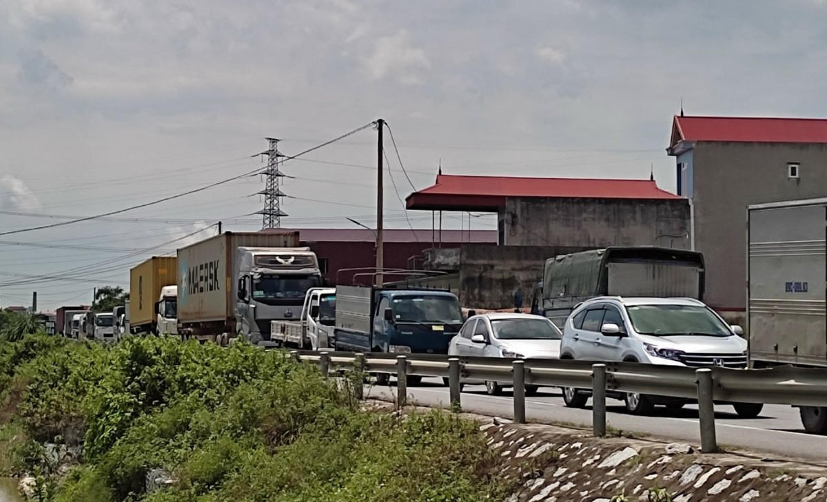 QL 38 đoạn từ Hải Dương vào Bắc Ninh bị ùn tắc kéo dài 