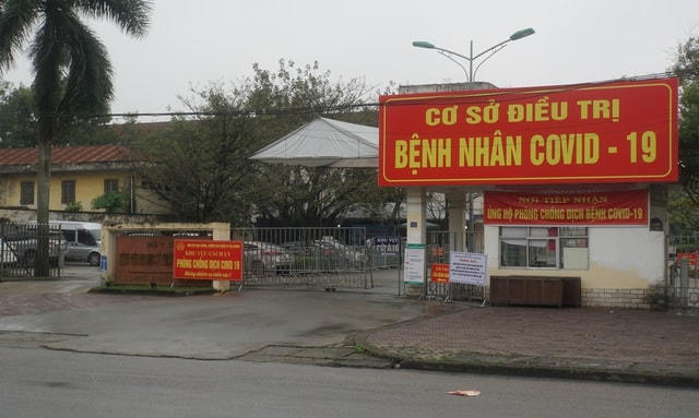 Bệnh viện dã chiến số 2 đặt tại Trường Đại học Kỹ thuật Y tế Hải Dương, là nơi điều trị cho các bệnh nhân mắc Covid-19.  