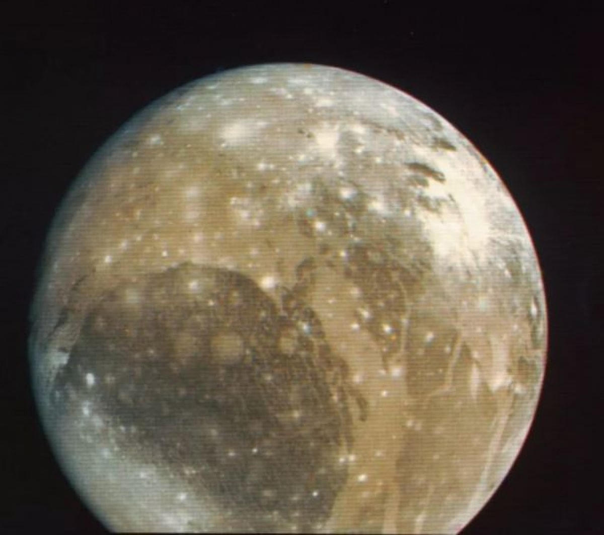 Mặt trăng Ganymede của sao Mộc được tàu vũ trụ Juno của NASA ghi lại. Ảnh: NASA.
