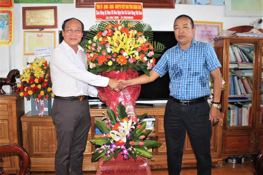 Lãnh đạo Ủy ban MTTQ VN tỉnh Quảng Nam thăm VP báo Đại Đoàn Kết tại Quảng Nam, Quảng Ngãi.