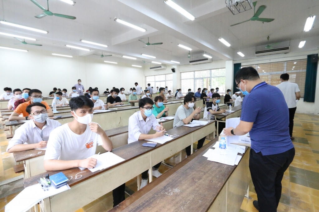 Thí sinh dự thi tư duy vào ĐH Bách khoa Hà Nội.