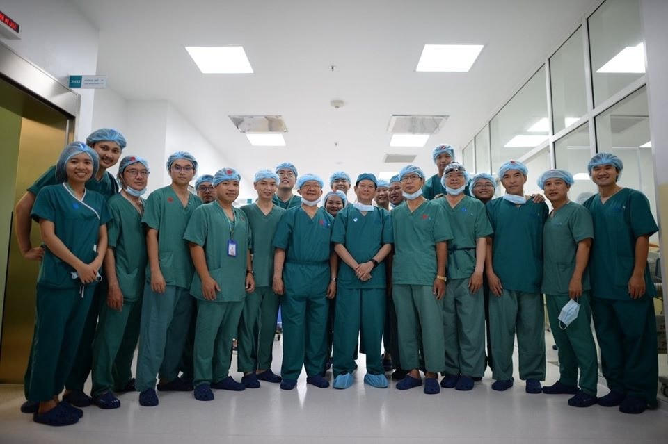 Những ánh mắt "thiên thần" mang lại tin tưởng, yên tâm cho những người dõi theo tình hình sức khỏe của hai cháu bé. Nguồn: Bệnh viện Nhi Đồng TP HCM.