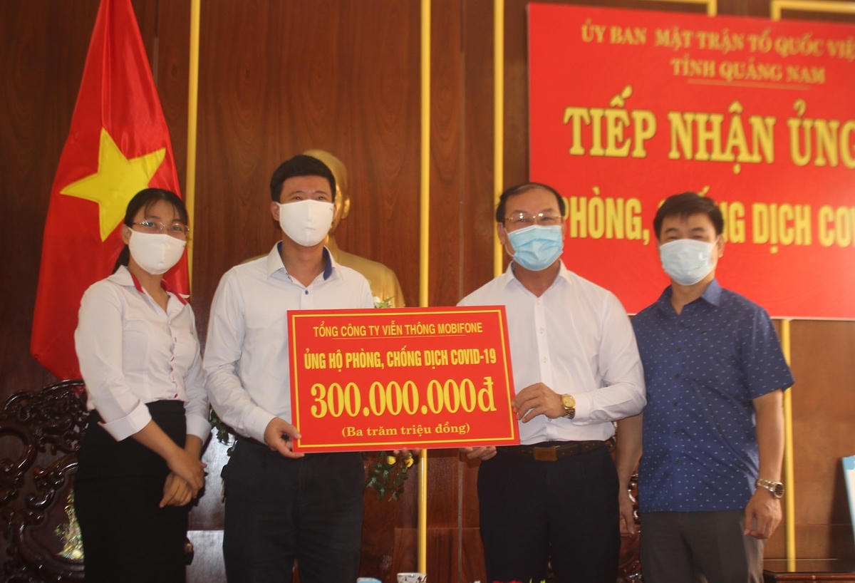 Mặt trận tỉnh Quảng Nam tiếp nhận 300 triệu đồng ủng hộ phòng, chống dịch.