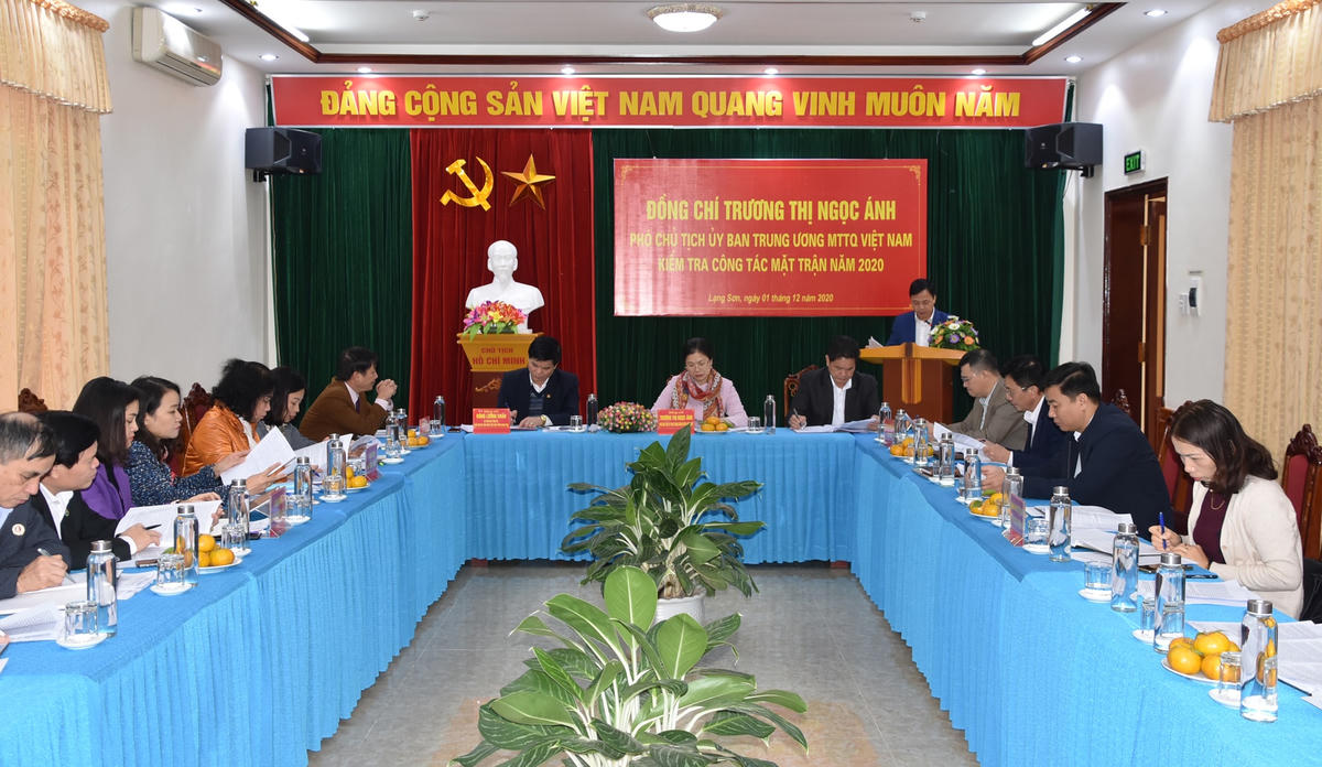 Quang cảnh buổi làm việc.