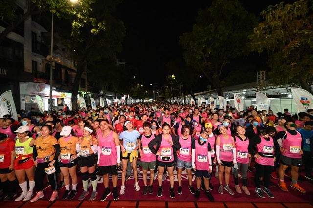 Giải VM Hanoi Midnight thu hút số lượng lớn vận động viên tham gia.  