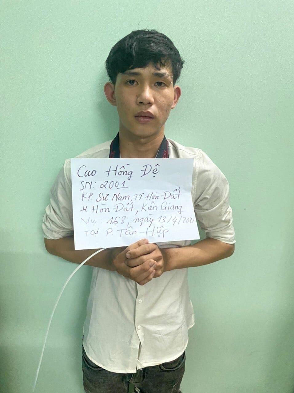 Thanh niên đua xe bị cảnh sát 'dởm' cướp xe máy