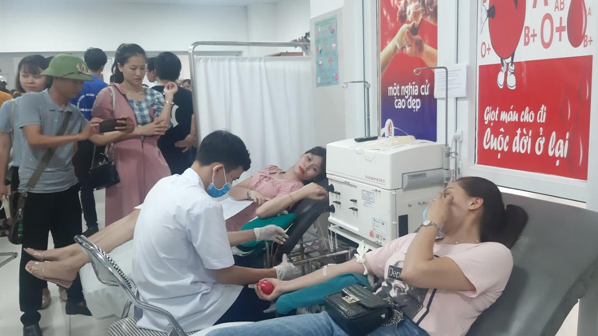 Hiến máu để cứu người.